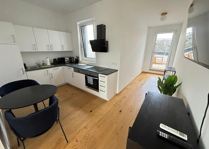 Orestaliving - Penthouse In 2nd District With View *