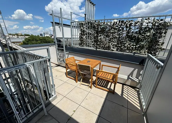 Orestaliving - Penthouse In 2nd District With View